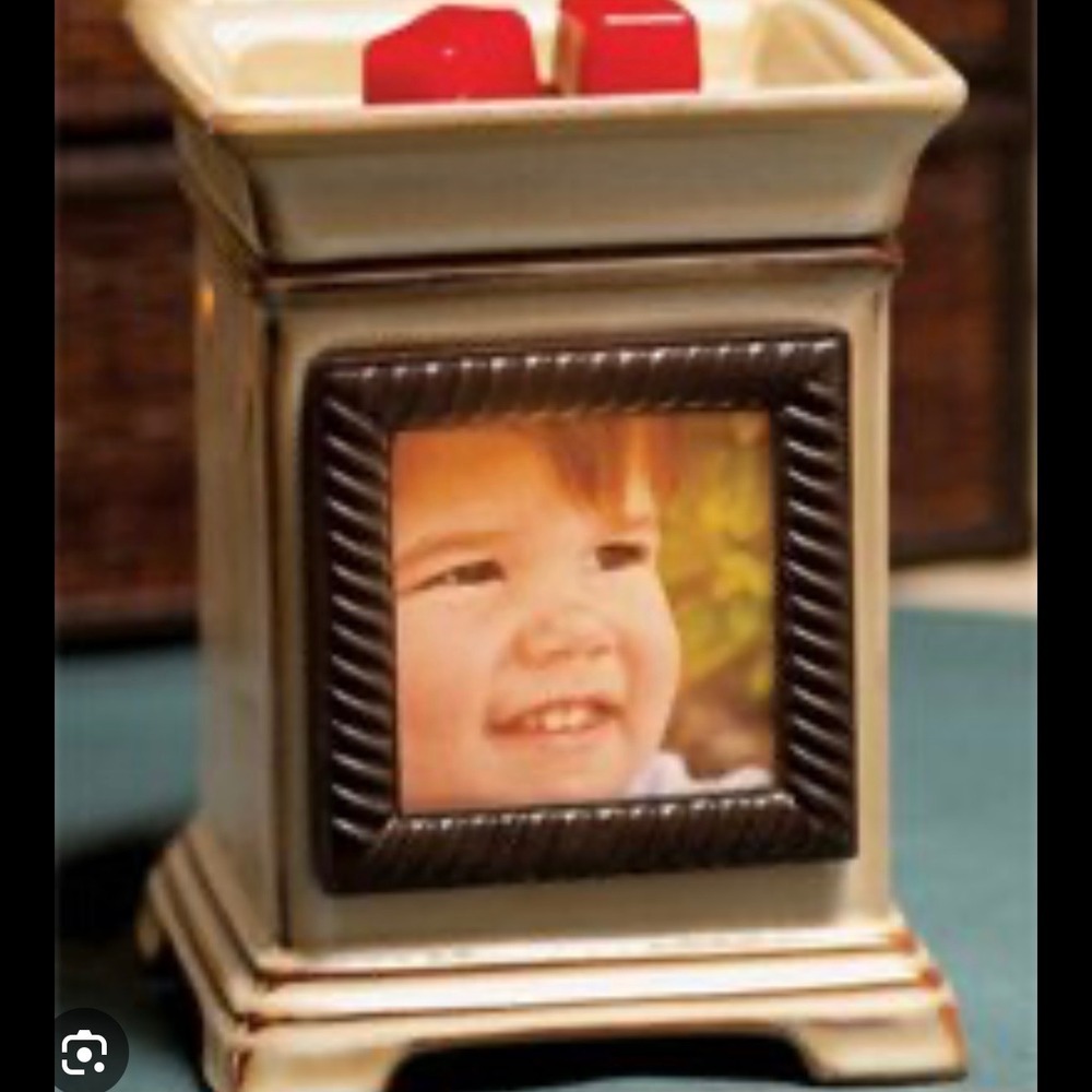 Scentsy Snapshot Full-Size Warmer Authentic Wax Melter with 25W Bulb New in Box